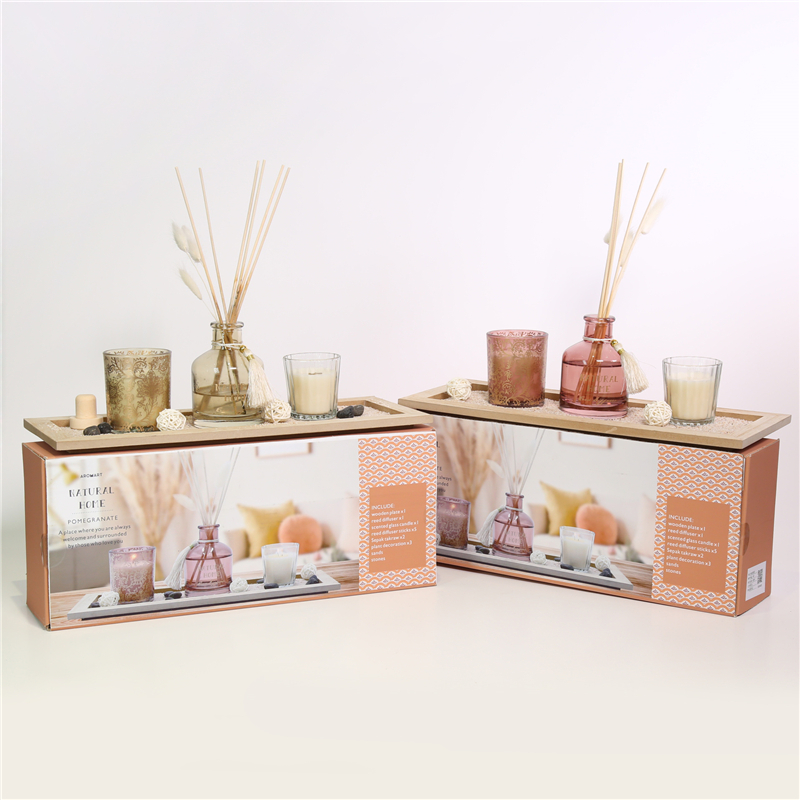 DESCRIPTION: 37.3X9.3X15.5CMH AROMA GIFT SET CONTAIN 1）36X14X1.4CMH WOODEN PLATE 2) D6.6X10CMH 100ML DECORATED GLASS DIFFUSER 3) 6PCS RATTANS 4）3PCS Dog tail grass 5）D5.5X6.5CMH SCENTED GLASS CANDLE 6）D6X7.5CMH DECORATED SCENTED GLASS CANDLE 7)