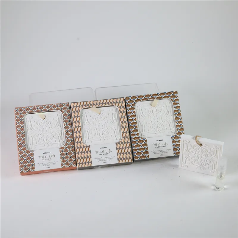 DESCRIPTION: 6.6X6.6X0.8CMH SCENTED SQUARE PLASTER WITH 5ML SPRAY SCENT:1)PATCHOULI；2)TEA WOOD；3)BLACK SNAKE