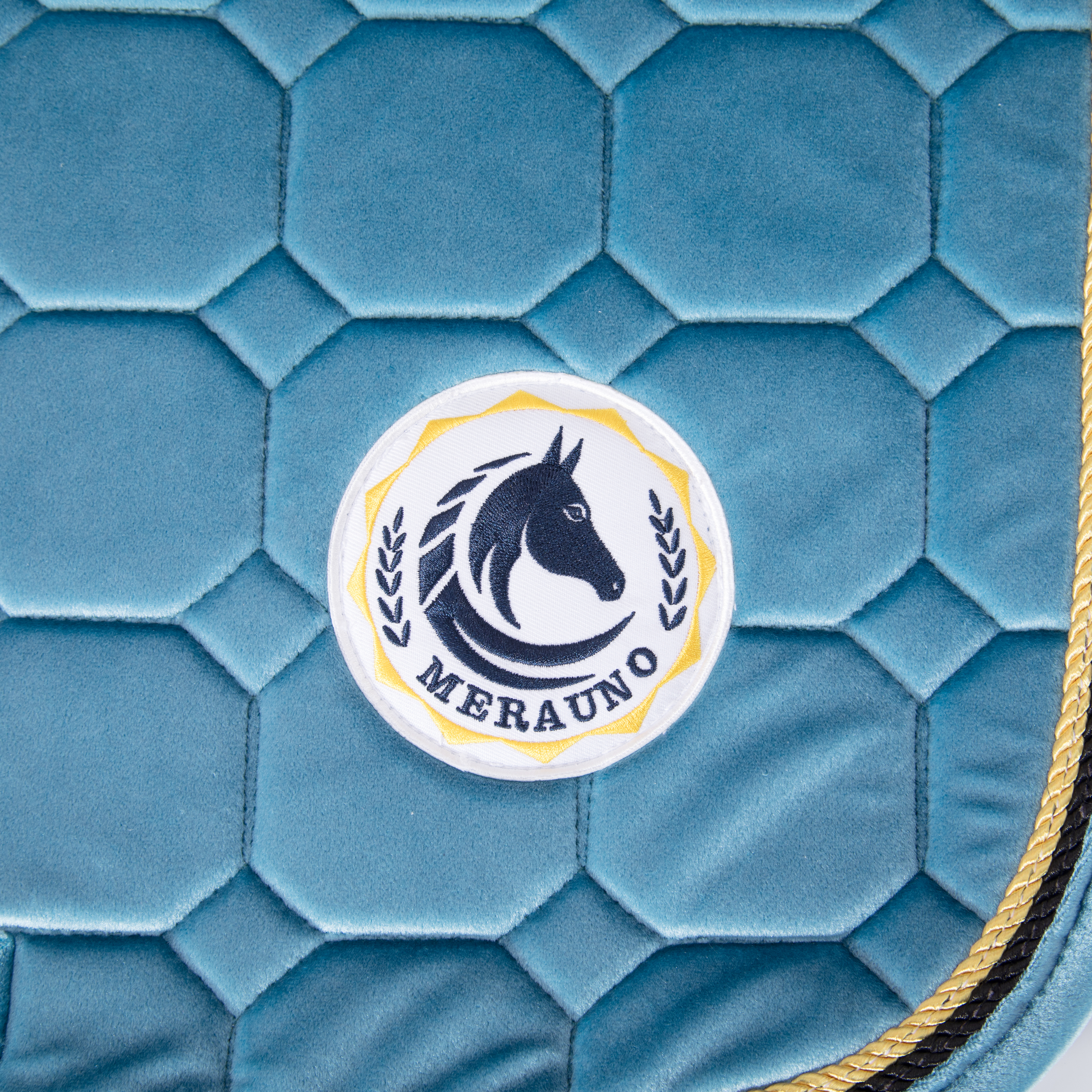 Velvet fabric quilting saddle pads comfortable and breathable skin-friendly horse equestrian factory supplies