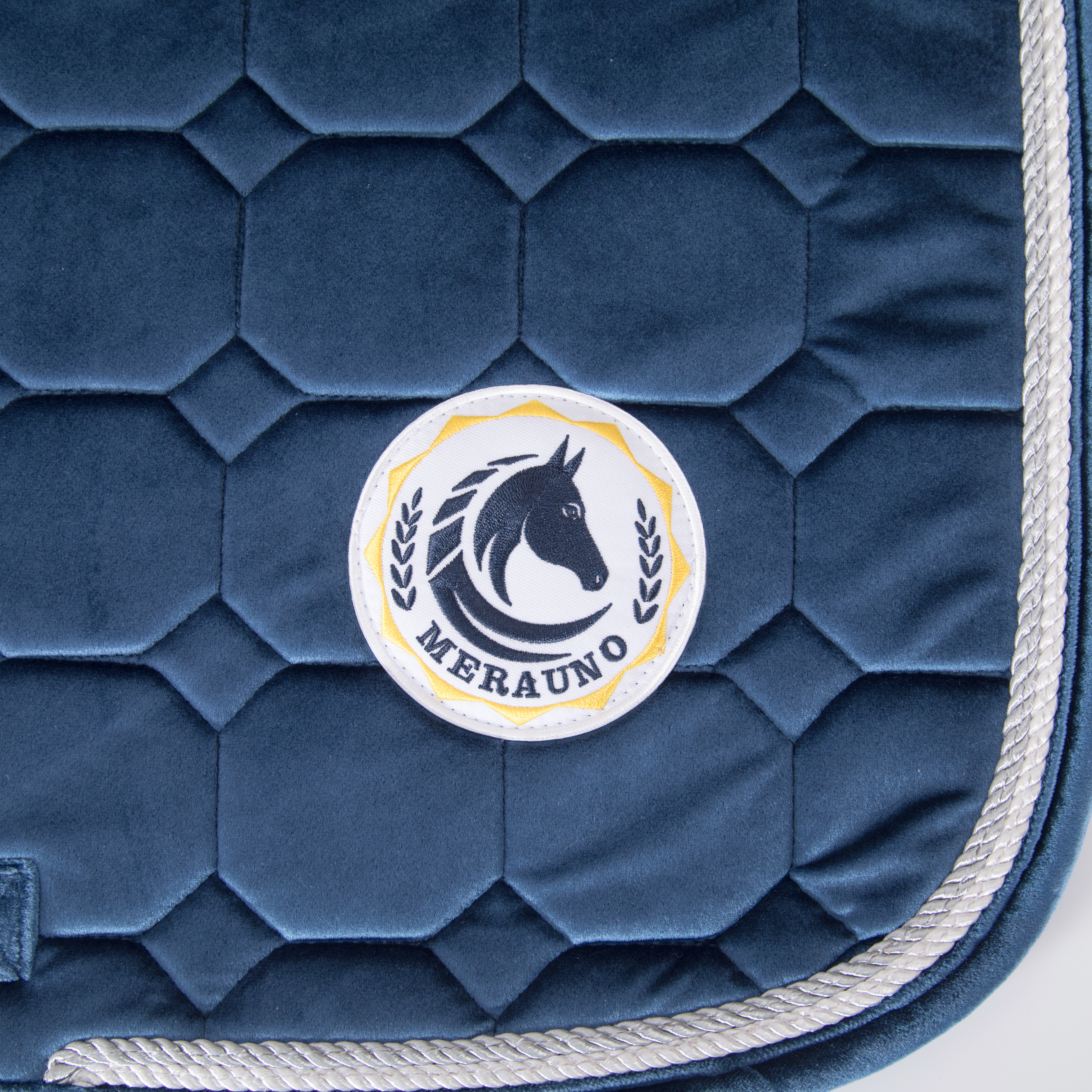 Velvet fabric quilting saddle pads comfortable and breathable skin-friendly horse equestrian factory supplies
