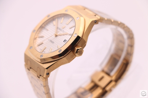 Audermars Piguet Royal Oak 18K Gold White Dial Sapphire 41MM Engraved Automatic Movement Mens Watch AU3586460