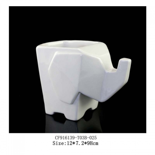Ceramic rhinoceros vase for dry flower