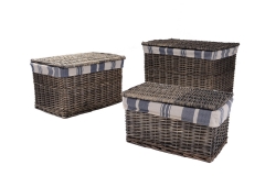 Set of 3 wicker trunks