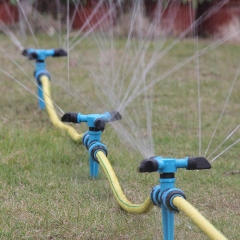 Plastic 3-arm rotary sprinkler with metal spike