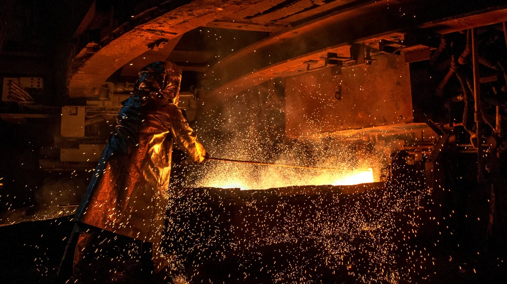 Chinese Man Jumps Into Steel Furnace After Losing Money in the Stock Market