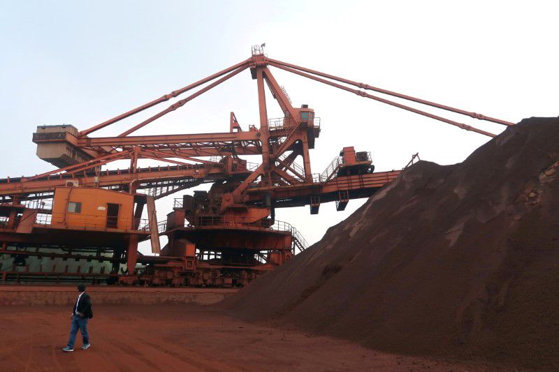 Dalian iron ore futures clawback on falling shipments from miners