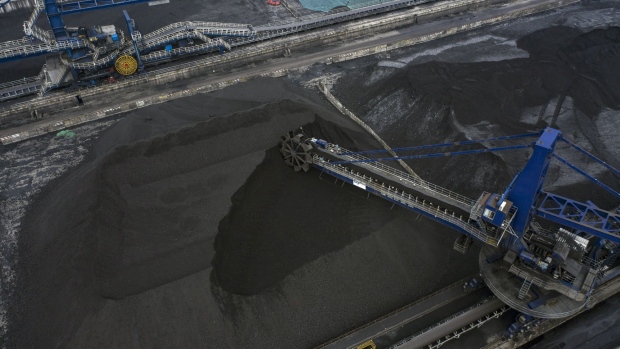 China Stops Coal Price Reporting to Crack Down on Rally