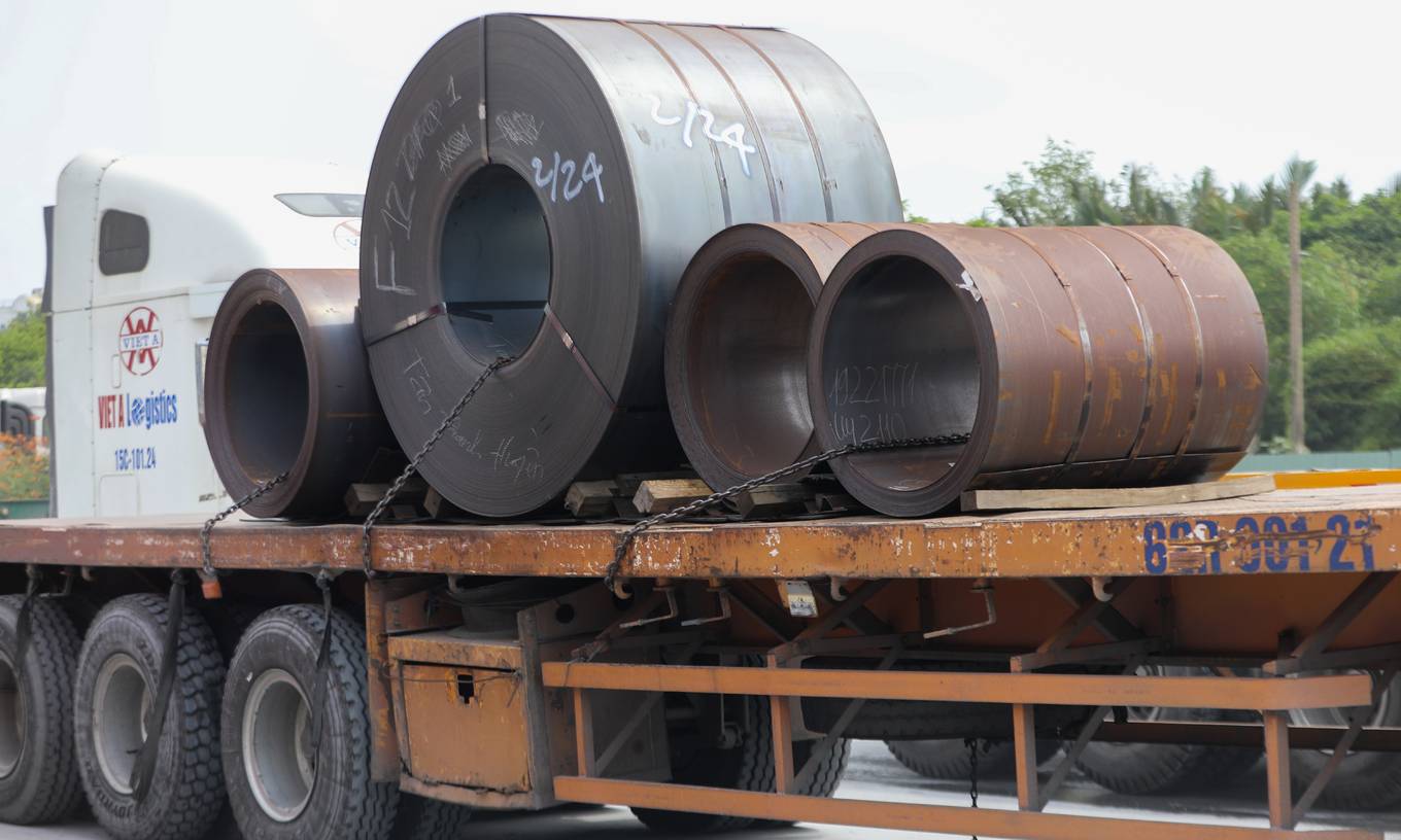 Steel prices continue to fall unrelentingly