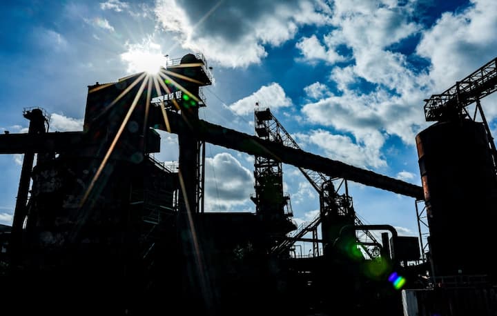 ArcelorMittal net profit plummets