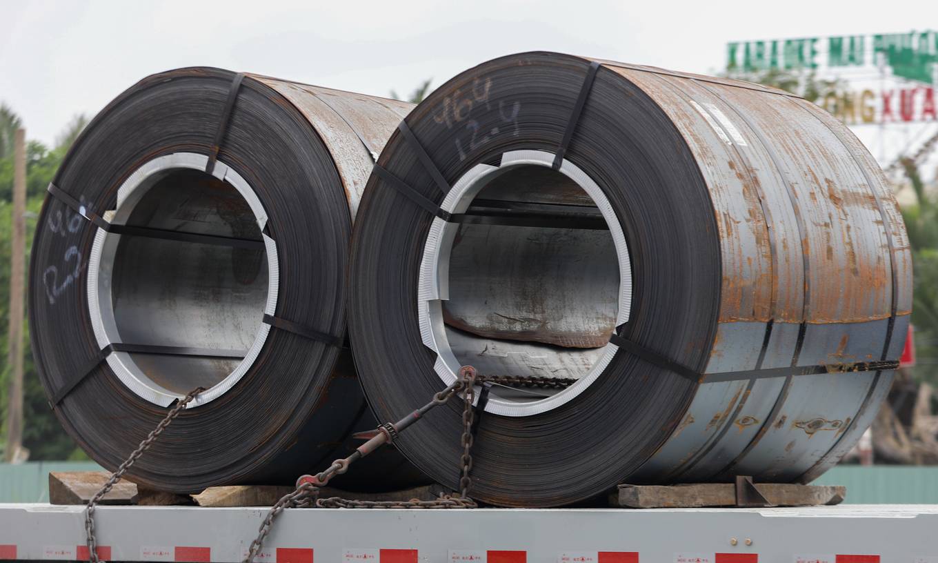 Steel giants report huge losses in Q4