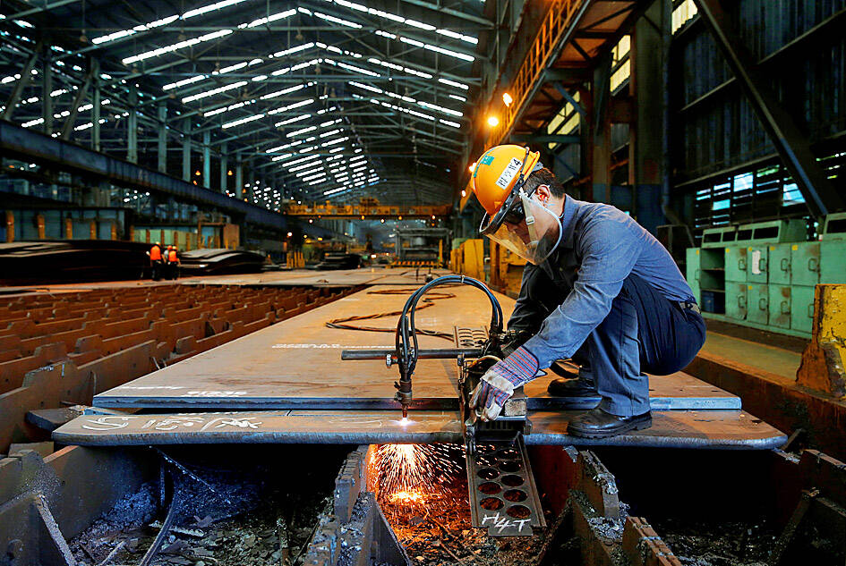 China Steel cuts prices amid slow global recovery