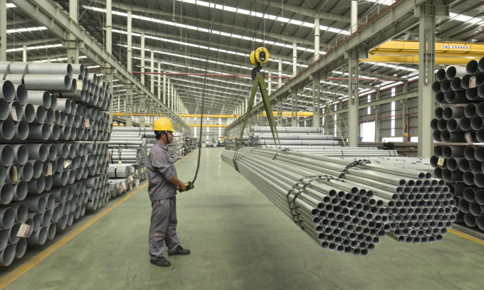 Steel prices hit 3-year low