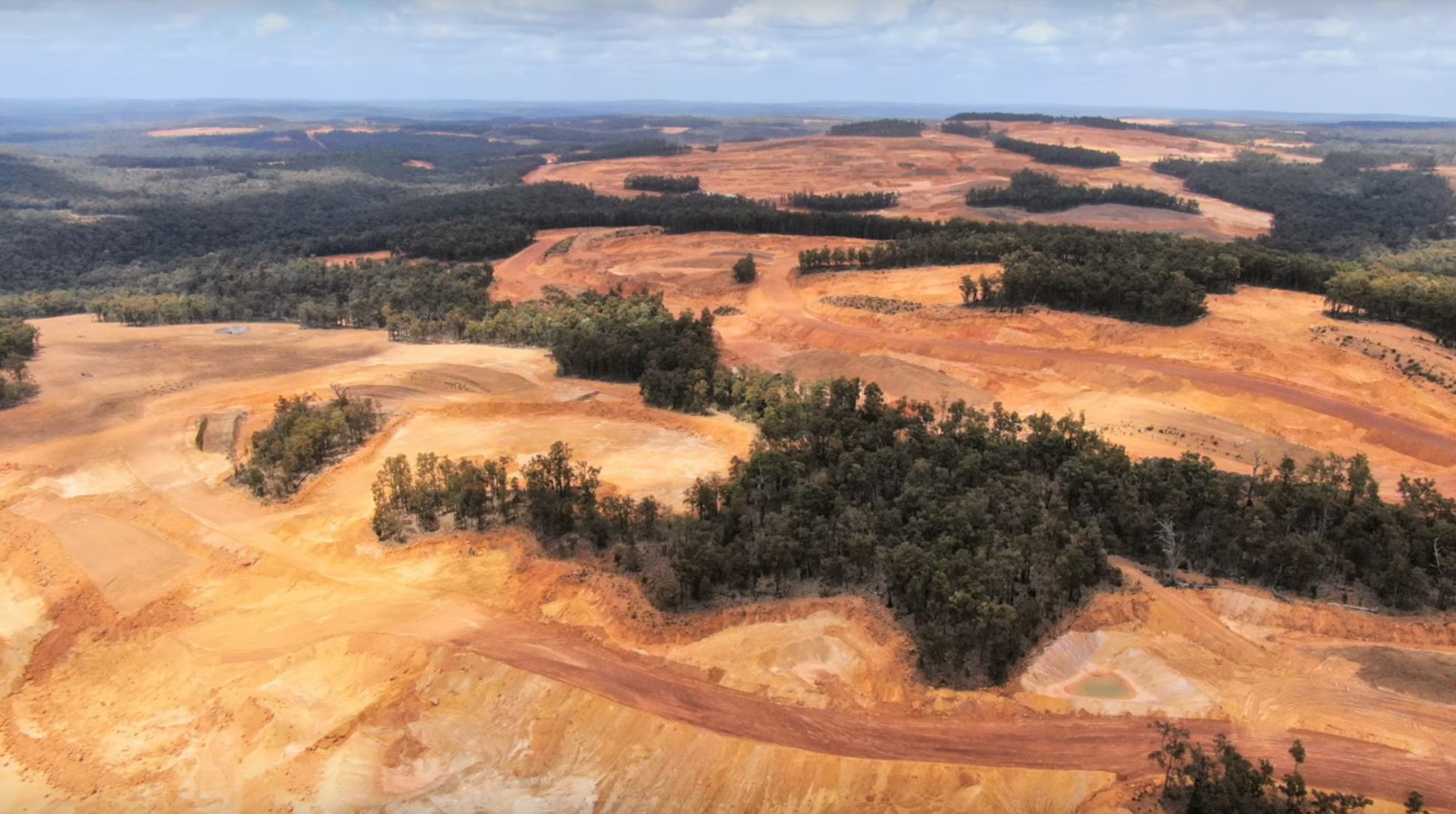 The US aluminium powerhouse plans to close its Kwinana alumina refinery, citing environmental concerns