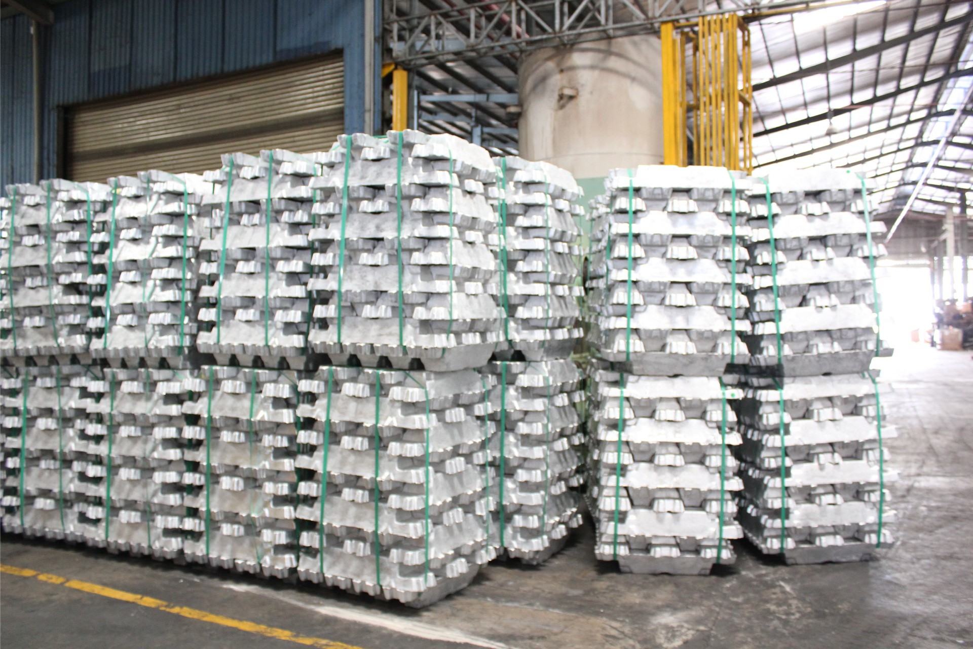 China’s aluminium ingot inventories approached 850,000 tonnes last week as per SMM’s prediction