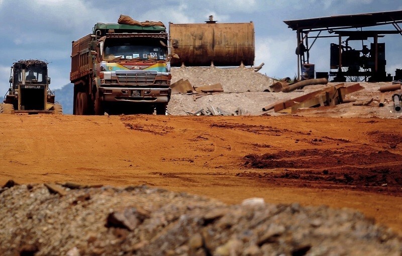 Malaysian Anti-Corruption Commission raids lead to arrest of state official linked to illegal bauxite mining in Kuantan