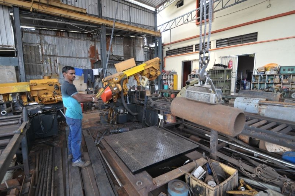 Malaysia’s steel unit prices drop in October, cement shows slight annual rise