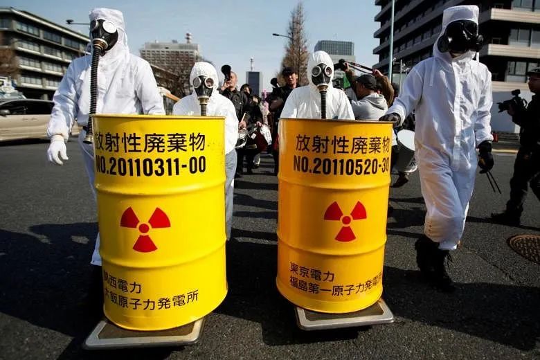 ¿Qué sucede cuando una persona consume material contaminado nuclear?