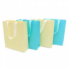 Wholesale Shopping Paper Bag With Customized Logo