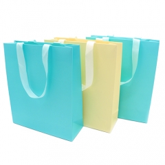 Wholesale Shopping Paper Bag With Customized Logo