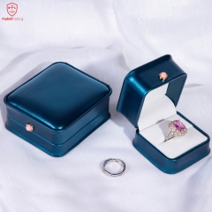 Essential details Brand Name: FADELI Place of Origin: Guangxi, China Model Number: FADELI2036 Jewelry Boxes Material: PU leather Name: jewelry box with logo-ring box Material: PU Leather Size: 59*59*50 Color: Customized Color Weight: 57g Logo: Customized