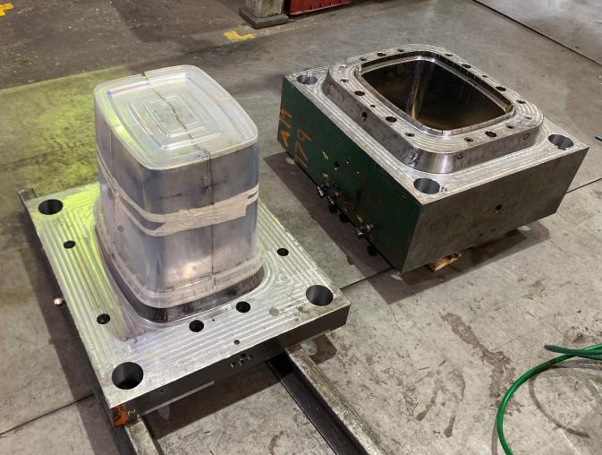 injection mold and die turnover by mold flipper