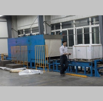 Shrink tunnel shrink wrapping pallets