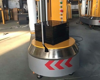 luggage stretch wrapping machine with undersized turntable