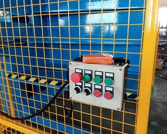 control panel of the pallet inverter machine