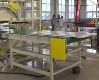 horizontal wrapping machine for packing door and panels