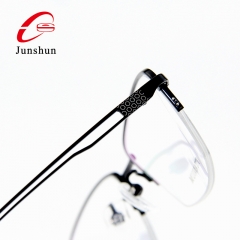 2028 - Titanium line in simple design optical frame for men