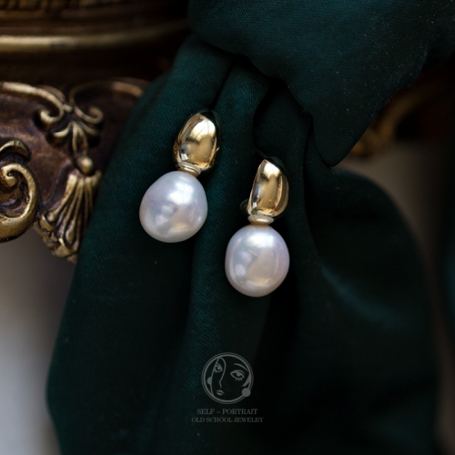Retro girl, earrings, 925 silver, gold plated with baroque pearl