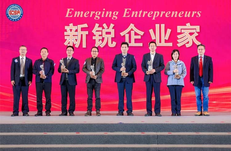 Dong Lyu ,CEO of IPLOOK, was awarded as the Emerging Entrepreneur