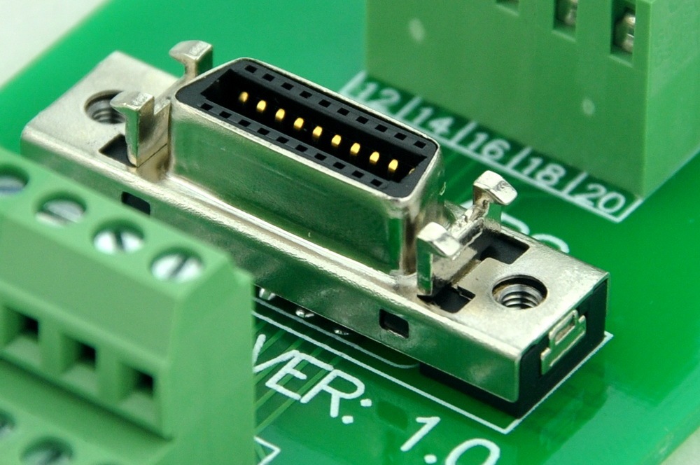 CZH-LABS DIN Rail Mount 20-pin 0.05" Mini D Ribbon/MDR Female Interface Module, SCSI.