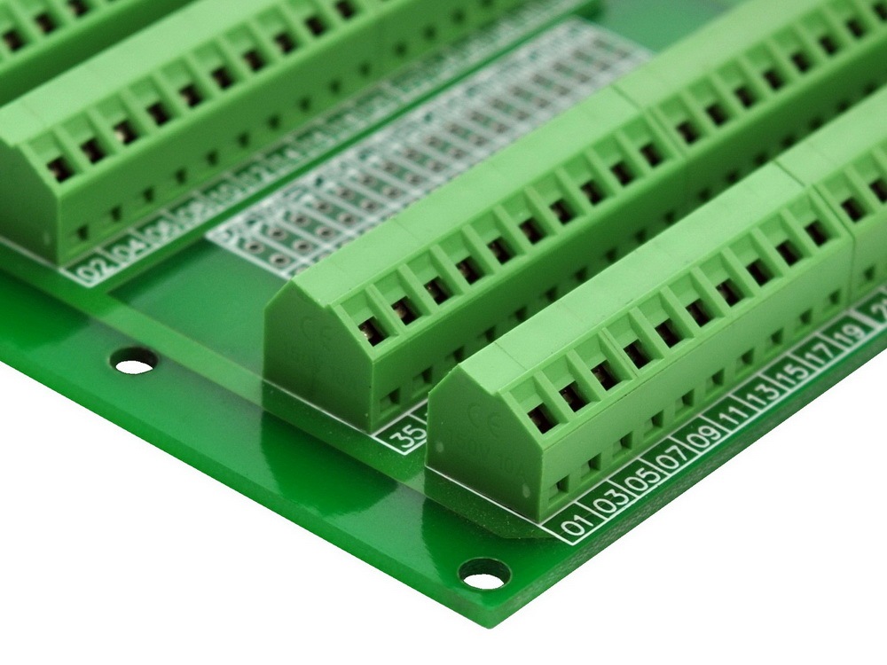 CZH-LABS 68-Pin VHDCI DSUB SCSI-5 Screw Terminal Block Breakout Board.