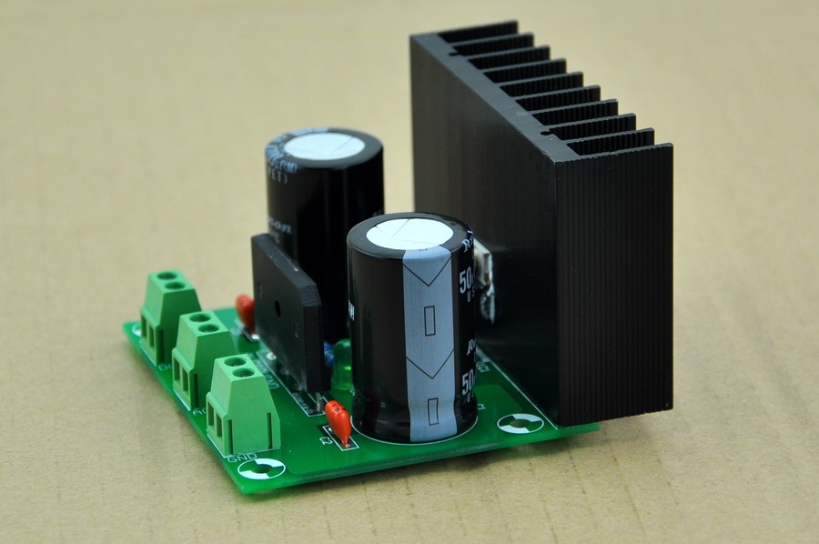 AUDIOWIND 5 Amps 1.5 to 32V Adjustable Voltage Regulator Module.