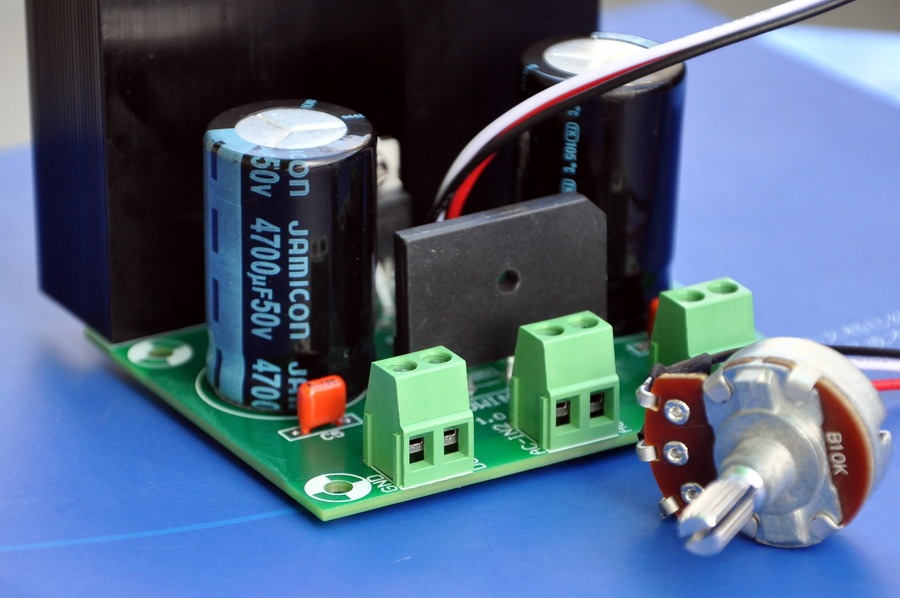 AUDIOWIND 5 Amps 1.5 to 32V Adjustable Voltage Regulator Module, External Potentiometer Adjust.
