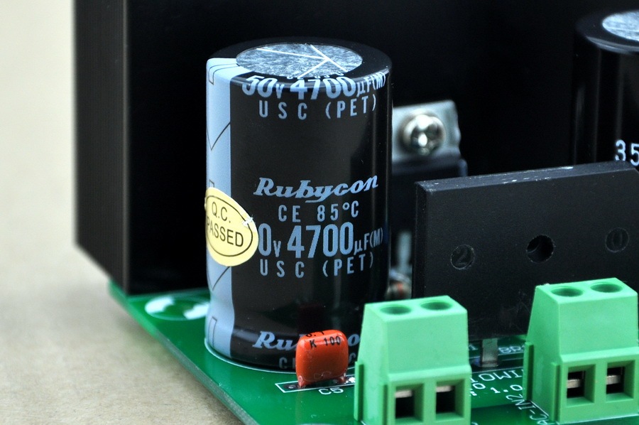 AUDIOWIND 5 Amps 1.5 to 32V Adjustable Voltage Regulator Module.