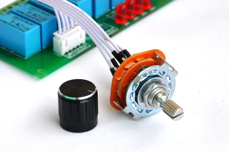 ELECTRONICS-SALON Balanced Four Stereo Audio Signal Input Selector Relay Module.