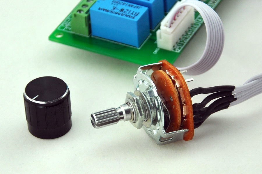 ELECTRONICS-SALON 6 Channel Unbalanced Stereo or Balanced Mono Audio Input Selector Relay Module.