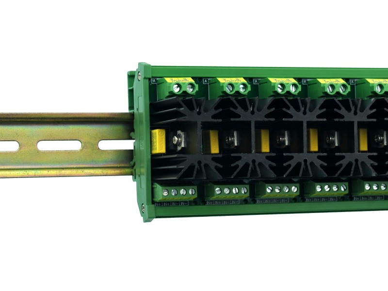 CZH-LABS DIN Rail Mount 8 Channel 12 Amp Solid State Relay SSR Module, in 4~32VDC, out 100~240VAC.
