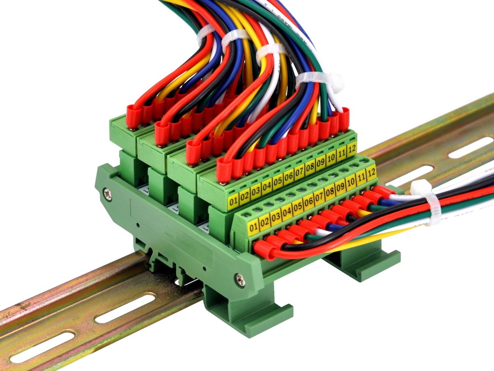 Slim DIN Rail Mount 10A/300V 5x12 Position Pluggable Screw Terminal Block Distribution Module
