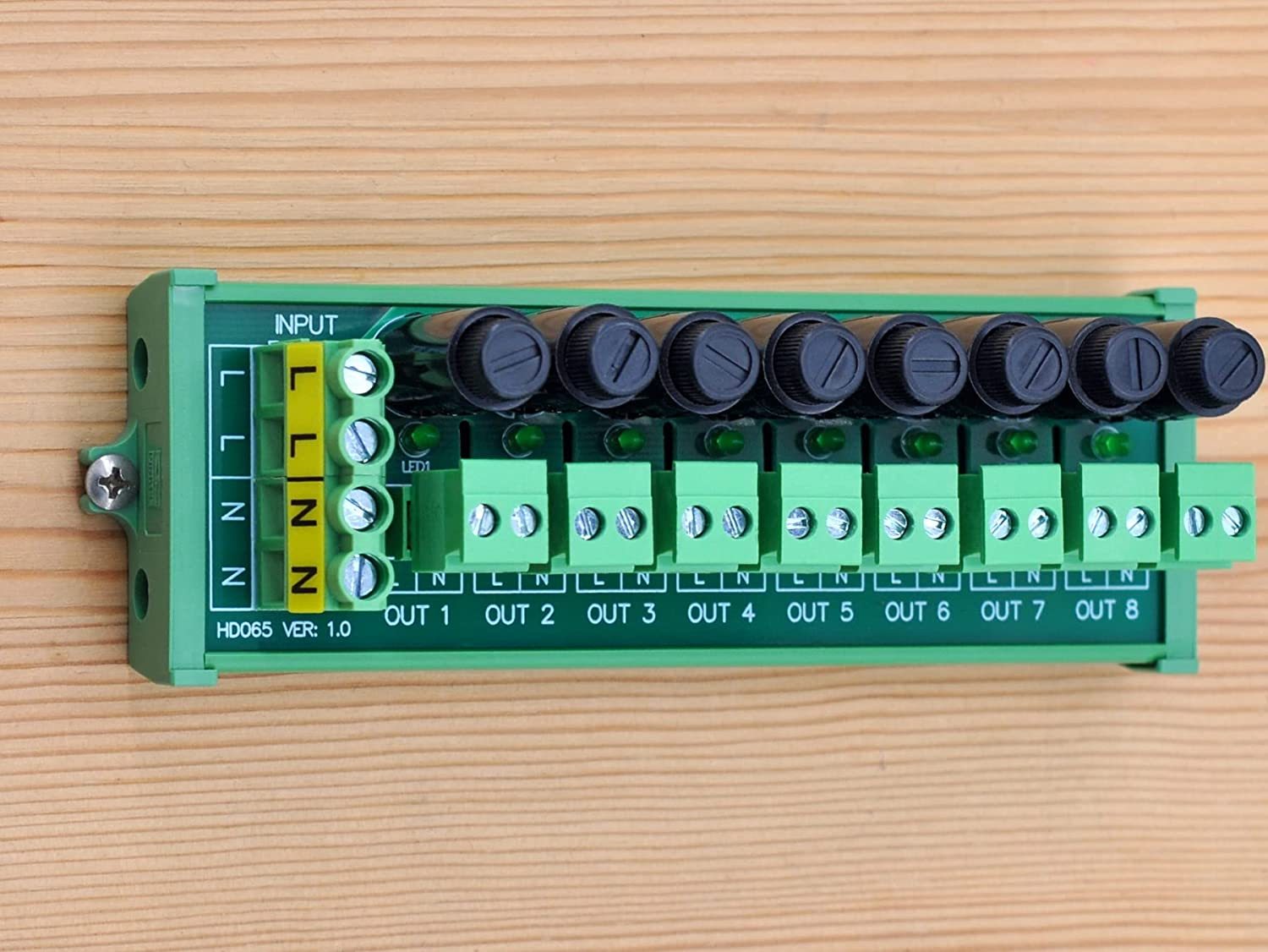 Screw Mount AC 24-250V 8 Channel Pluggable Side Wiring Terminal Block Power Distribution Fuse Module, HCDC HD065RP