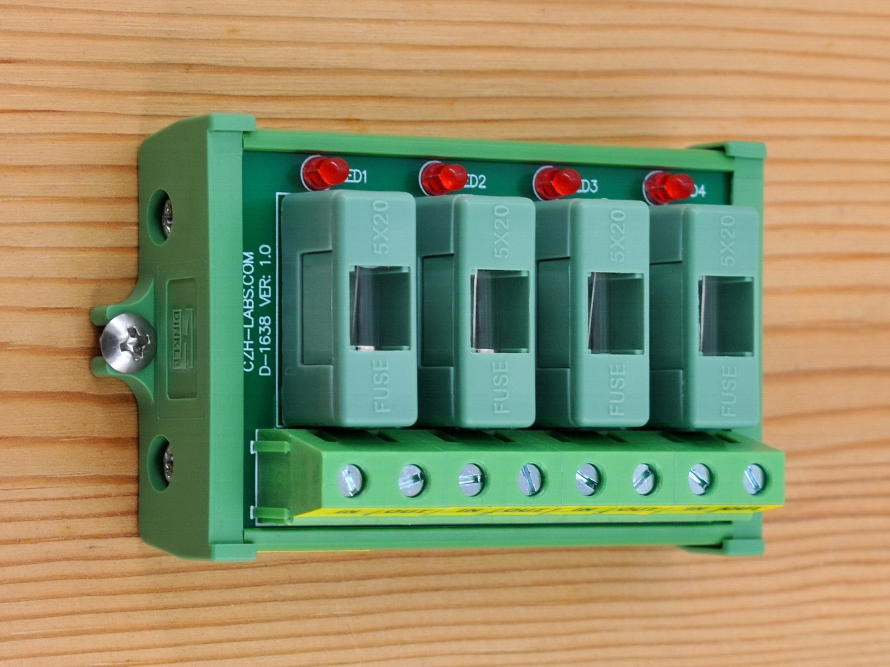 Screw Mount DC 5 - 50V 4 Channel Fuse Module, OONO D-1638DP