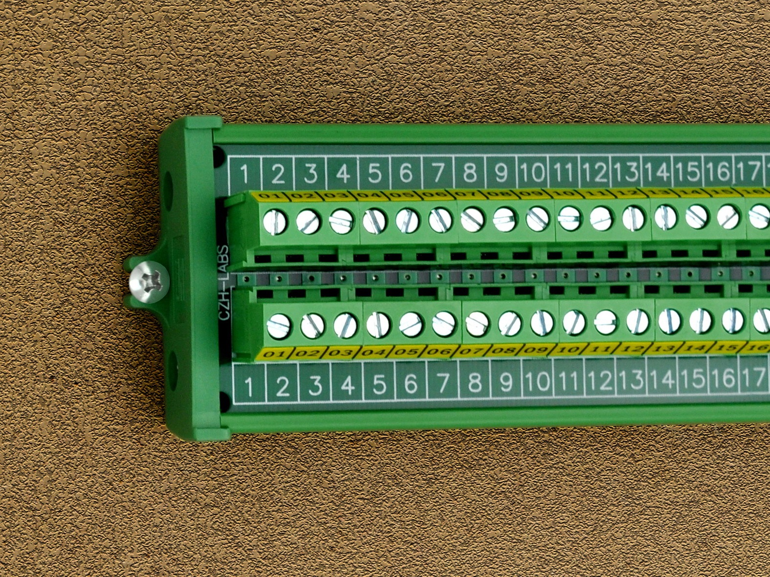 Screw Mount 24A/400V 30 Position Screw Terminal Block Distribution Module.