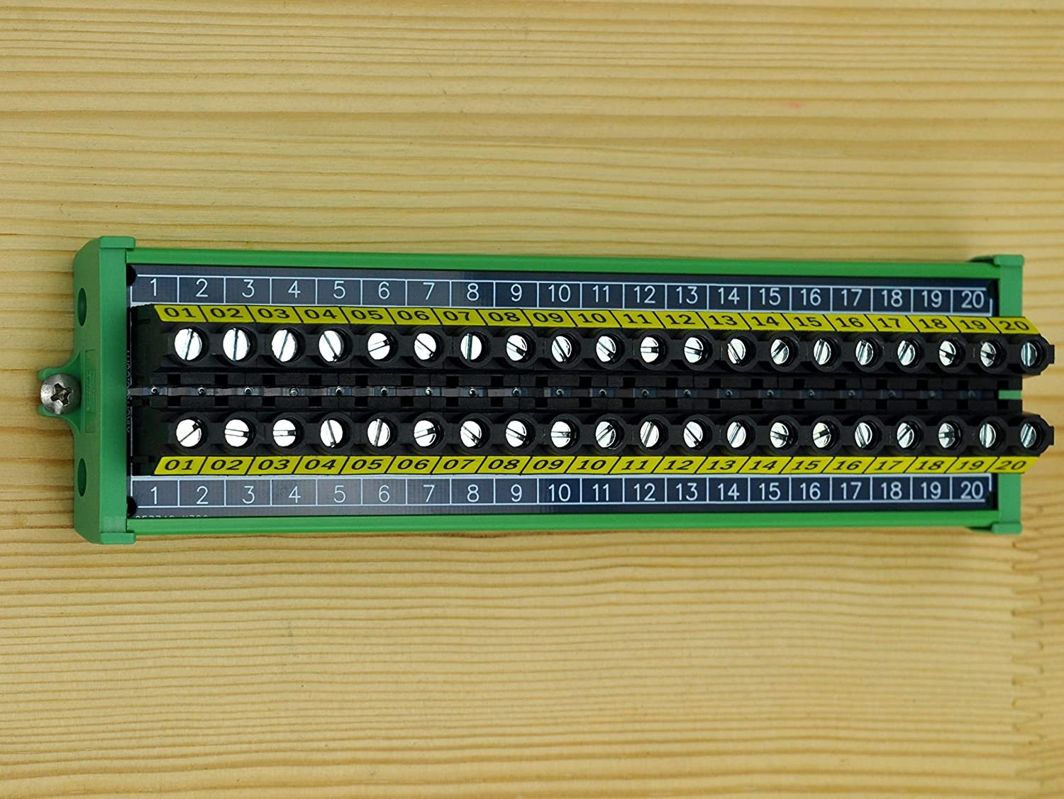 20 Position 30Amp/300V Screw Terminal Block Distribution Module (Screw Mount)