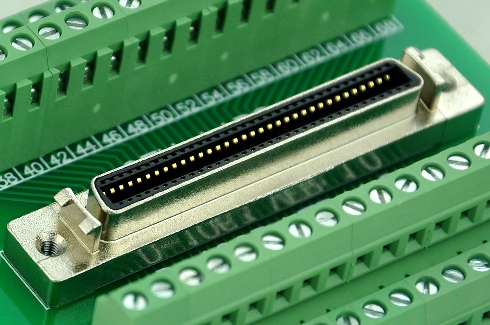 CZH-LABS DIN Rail Mount 68-pin 0.05" Mini D Ribbon/MDR Female Interface Module, SCSI.