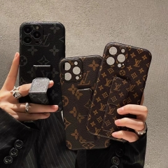 大人気 lv ルイヴィドンiphone15/15 plus/ iphone15pro/ 15pro max  iphone14/14 plus/14 pro/14pro maxケース オシャレブランド iphone13/13 pro/13pro maxスマホフォンケース ハンドベルト付き アイフォン12/12pro/12pro max携帯カバー ビジネス風  iphone11/11pro max/xr/xs nax保護ケース 多機能  男女兼用