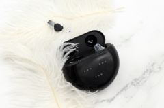 隐秘小巧充电型耳内式助听器附带圆形充电盒