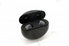 隐秘小巧充电型耳内式助听器附带圆形充电盒