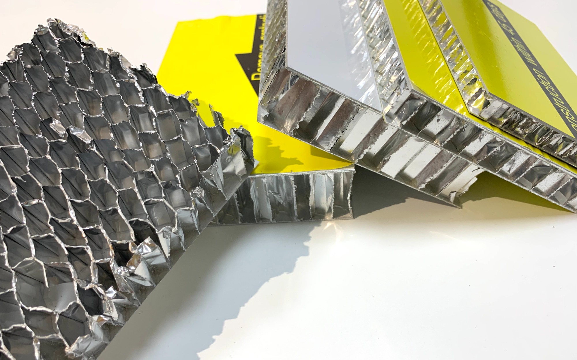 O que é painel de favo de mel de alumínio?